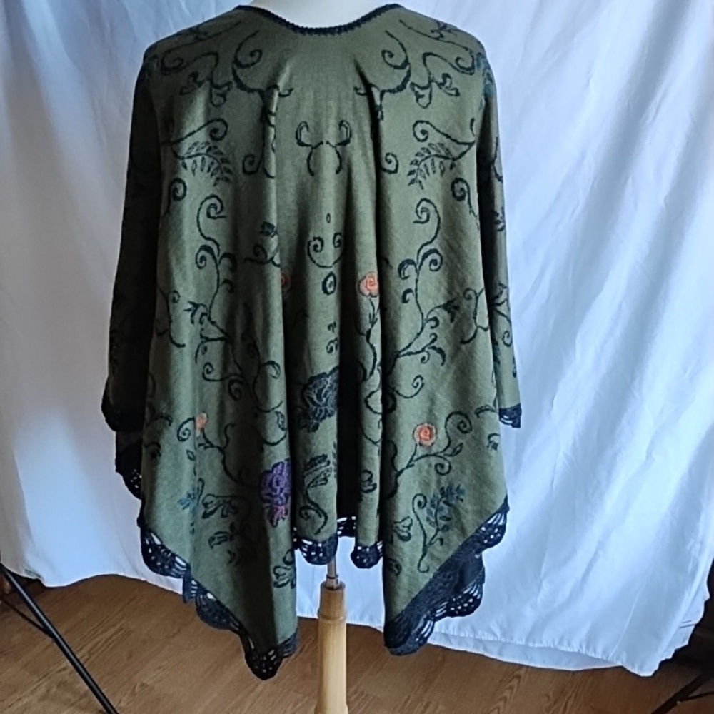 Reversible Ruana Emerald Green made with alpaca material - Picture 4 of 8
